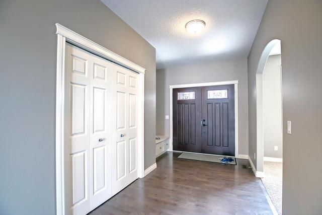 64 Elmont Rise Sw, House detached with 4 bedrooms, 3 bathrooms and 4 parking in Calgary AB | Image 1