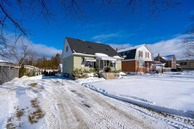 854 16th St, House detached with 3 bedrooms, 2 bathrooms and 2 parking in Owen Sound ON | Image 1