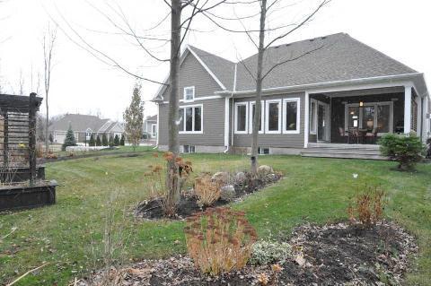 11 Driftwood Tr, House detached with 2 bedrooms, 3 bathrooms and 2 parking in Fort Erie ON | Image 20