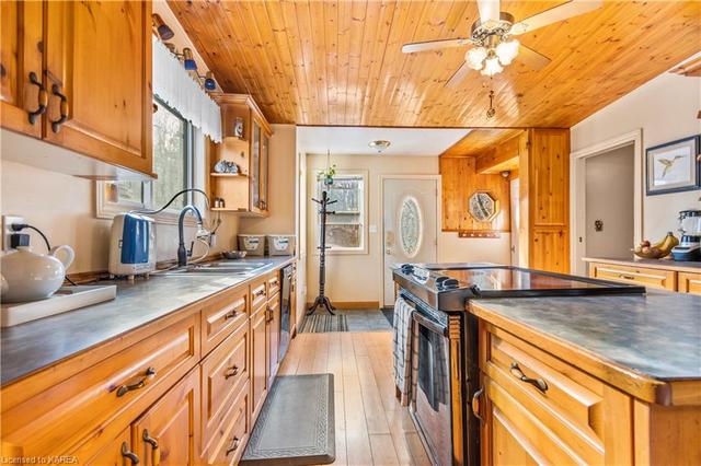 1037 Old Mine Lane, House detached with 3 bedrooms, 1 bathrooms and 15 parking in South Frontenac ON | Image 8