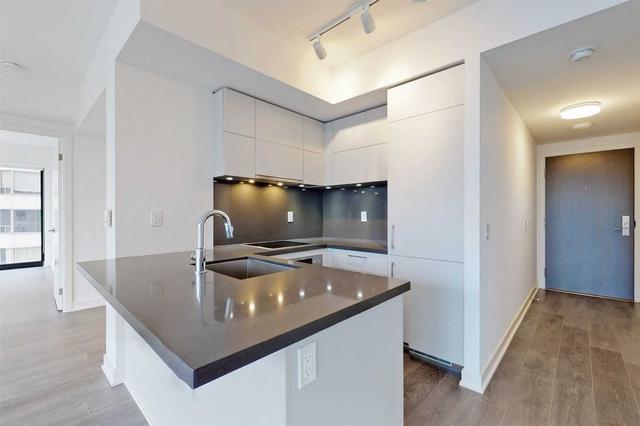2404 - 188 Cumberland St, Condo with 2 bedrooms, 2 bathrooms and 1 parking in Toronto ON | Image 2
