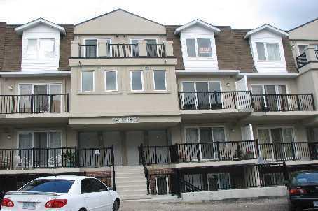 2059 - 3041 Finch Ave W, Townhouse with 3 bedrooms, 3 bathrooms and 1 parking in Toronto ON | Image 1