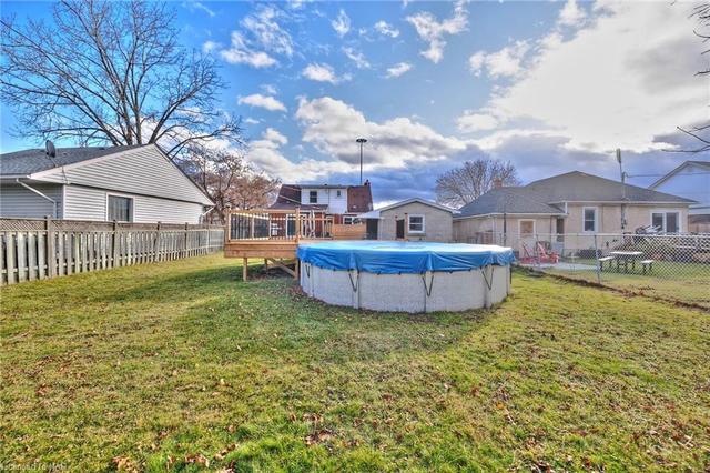 21 Meadowvale Drive, House detached with 4 bedrooms, 2 bathrooms and 6 parking in St. Catharines ON | Image 30