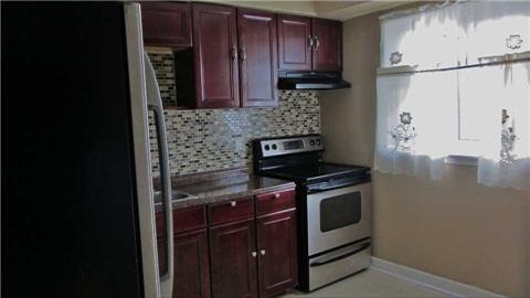 73 Moregate Cres, Townhouse with 3 bedrooms, 2 bathrooms and 1 parking in Brampton ON | Image 6