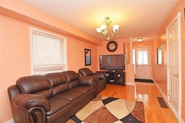13 Earl Grey Cres, House detached with 3 bedrooms, 3 bathrooms and 2 parking in Brampton ON | Image 1