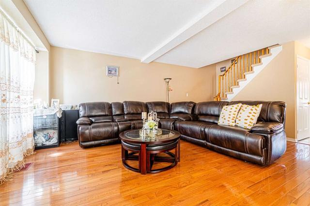 46 Domenico Cres, House detached with 3 bedrooms, 4 bathrooms and 4 parking in Brampton ON | Image 2