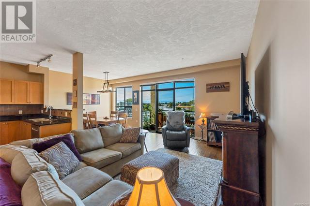 310 - 820 Short St, Condo with 3 bedrooms, 2 bathrooms and 1 parking in Saanich BC | Image 5