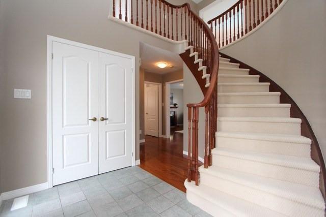 10 Jura Crt, House detached with 4 bedrooms, 3 bathrooms and 4 parking in Clarington ON | Image 3