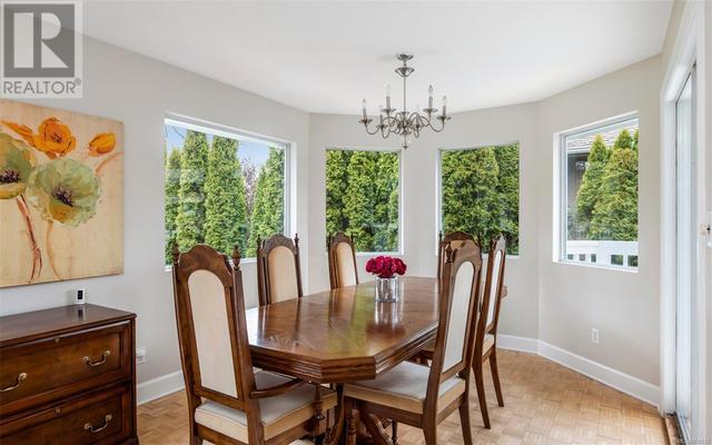 3371 Woodburn Ave, House detached with 5 bedrooms, 3 bathrooms and 4 parking in Oak Bay BC | Image 17