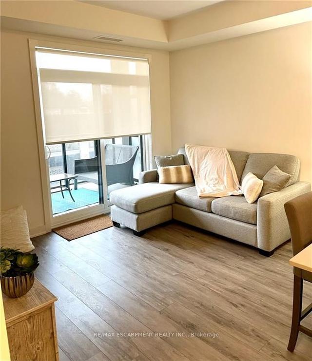 207 - 340 Plains Rd E, Condo with 1 bedrooms, 1 bathrooms and 2 parking in Burlington ON | Image 3