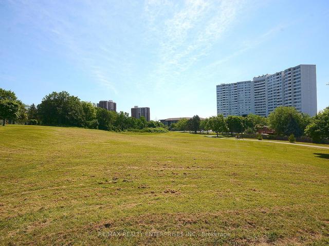 1907 - 530 Lolita Gardens, Condo with 3 bedrooms, 1 bathrooms and 2 parking in Mississauga ON | Image 31