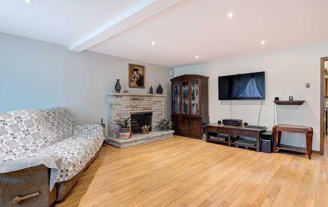 196 Lake Promenade, House detached with 3 bedrooms, 3 bathrooms and 2 parking in Toronto ON | Image 33