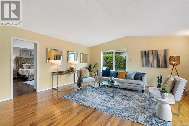 3104 Austin Ave, House detached with 3 bedrooms, 2 bathrooms and 4 parking in Saanich BC | Image 10