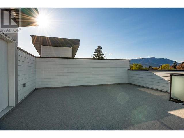 857 Kinnear Court, House attached with 3 bedrooms, 2 bathrooms and 1 parking in Kelowna BC | Image 44