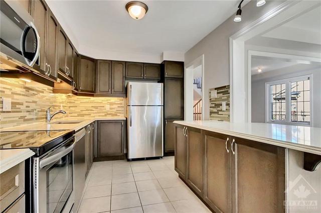 3052 Freshwater Way, Townhouse with 3 bedrooms, 3 bathrooms and 2 parking in Ottawa ON | Image 10