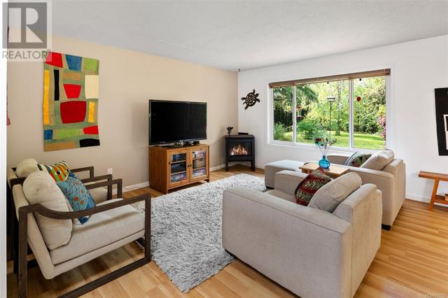 4100 Interurban Rd, House detached with 3 bedrooms, 2 bathrooms and 2 parking in Saanich BC | Image 12