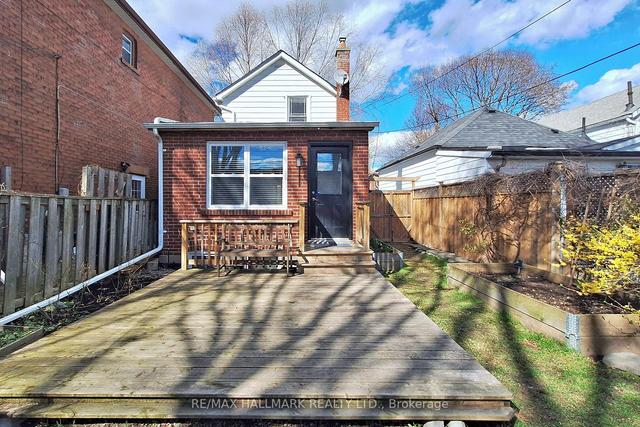 131 Bernice Cres, House detached with 2 bedrooms, 2 bathrooms and 2 parking in Toronto ON | Image 27