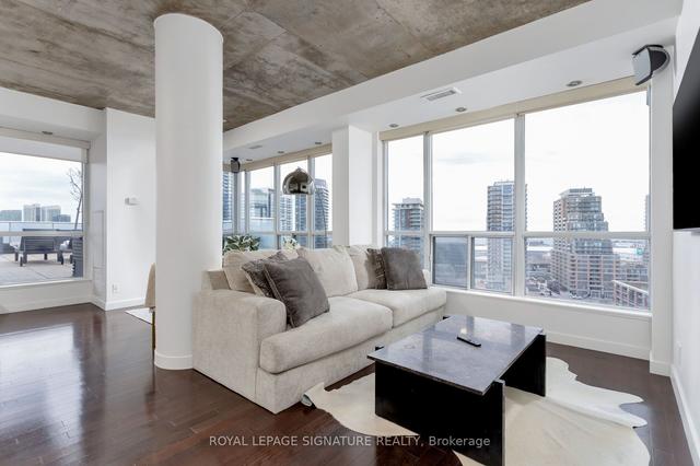 lph18 - 1 Shaw St, Condo with 2 bedrooms, 2 bathrooms and 1 parking in Toronto ON | Image 2