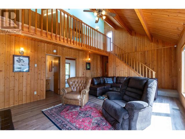 5271 Meadow Creek Crescent, House detached with 3 bedrooms, 2 bathrooms and 4 parking in Columbia Shuswap F BC | Image 7