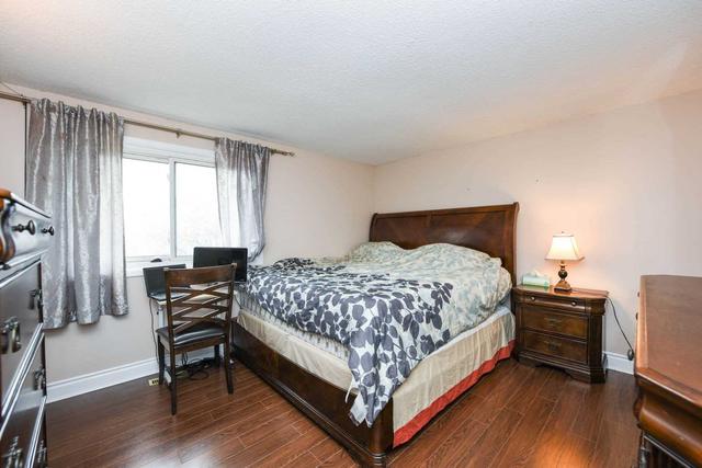 7369 Bybrook Dr, House semidetached with 3 bedrooms, 3 bathrooms and 5 parking in Mississauga ON | Image 19