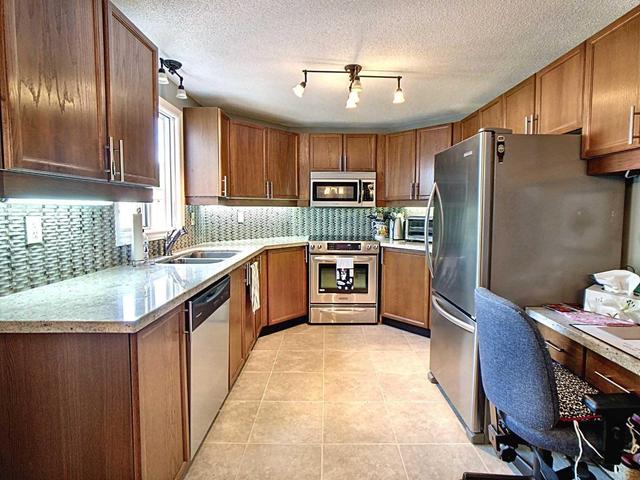 7 Cornerbrook Crt, House detached with 2 bedrooms, 2 bathrooms and 2 parking in Clarington ON | Image 5