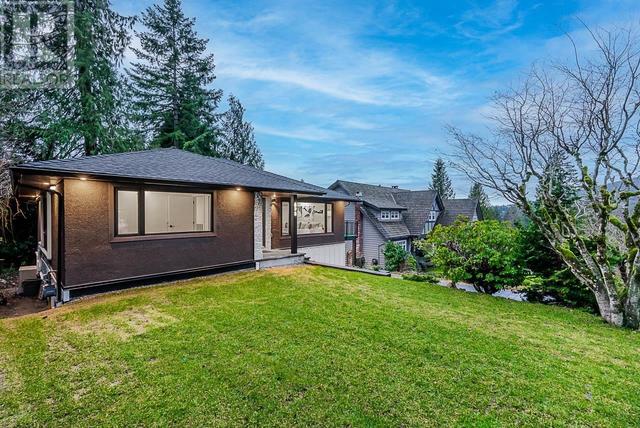 875 Canyon Boulevard, House detached with 5 bedrooms, 3 bathrooms and 4 parking in North Vancouver BC | Image 24