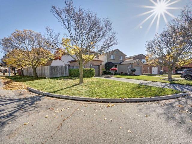 6352 Plowmans Heath, House detached with 3 bedrooms, 3 bathrooms and 3 parking in Mississauga ON | Card Image