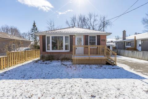 227 Lee St, House detached with 3 bedrooms, 2 bathrooms and 4 parking in Peterborough ON | Card Image