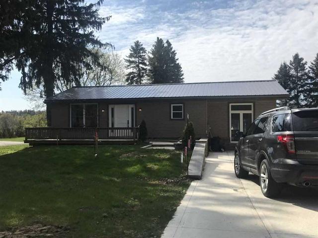 863 Douglas St, House detached with 3 bedrooms, 1 bathrooms and 5 parking in West Grey ON | Image 2