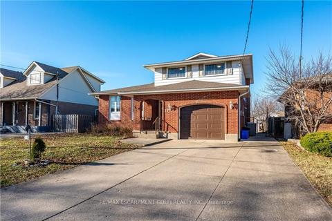 17 Stonegate Dr, St. Catharines, ON, L2P3K9 | Card Image