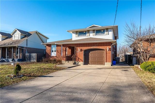 17 Stonegate Dr, House detached with 3 bedrooms, 3 bathrooms and 5 parking in St. Catharines ON | Image 1