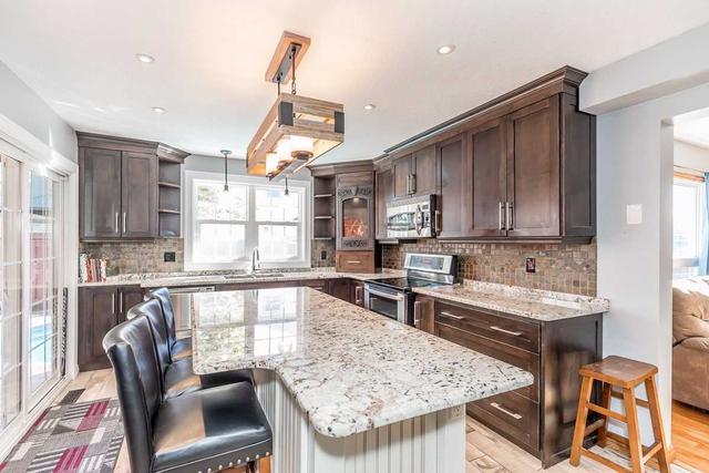 146 Browning Tr, House detached with 3 bedrooms, 4 bathrooms and 8 parking in Barrie ON | Image 2