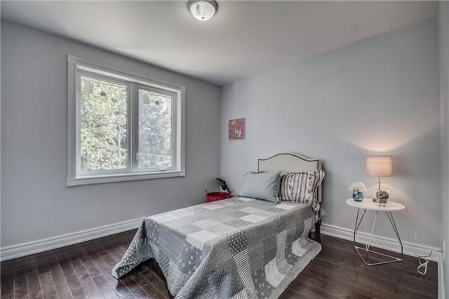 7 Hathway Dr, House detached with 3 bedrooms, 2 bathrooms and 3 parking in Toronto ON | Image 12