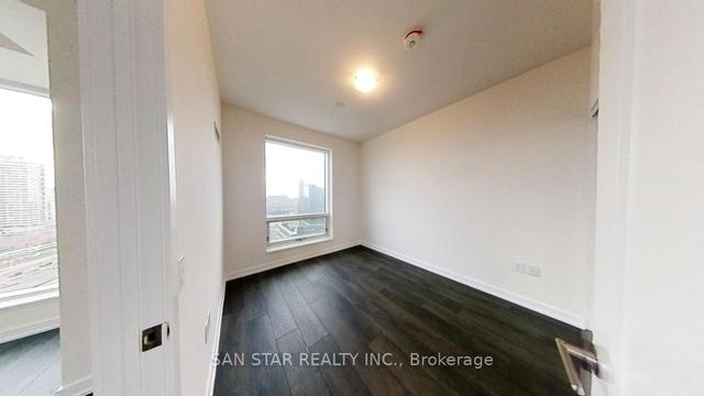 1807 - 28 Freeland St, Condo with 2 bedrooms, 1 bathrooms and 1 parking in Toronto ON | Image 3