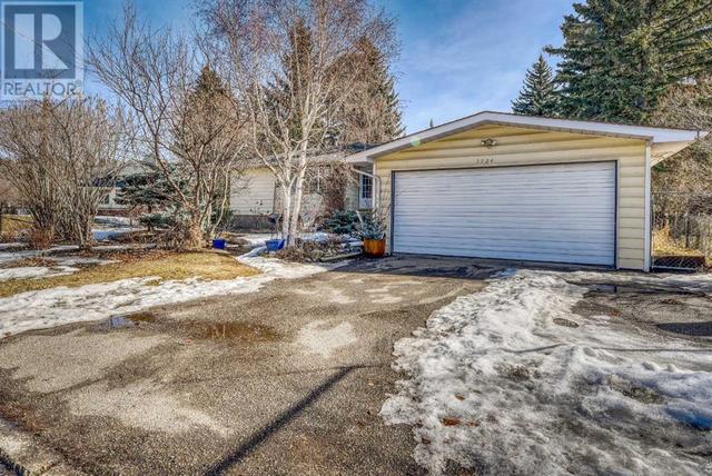 5924 Bow Crescent Nw, House detached with 4 bedrooms, 2 bathrooms and 4 parking in Calgary AB | Image 4
