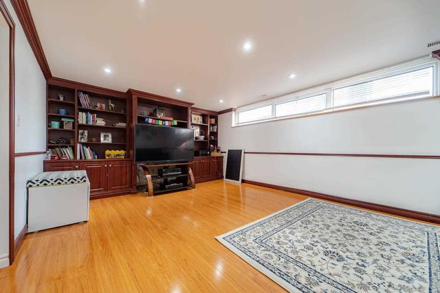 74 Brimorton Dr, House detached with 3 bedrooms, 3 bathrooms and 3 parking in Toronto ON | Image 28