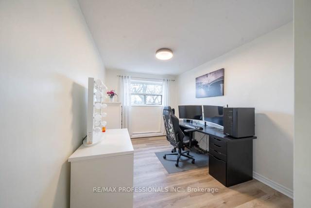 502 - 2411 New St, Condo with 2 bedrooms, 1 bathrooms and 1 parking in Burlington ON | Image 13
