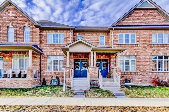 18 Saint Dennis Rd, House attached with 3 bedrooms, 4 bathrooms and 2 parking in Brampton ON | Image 1