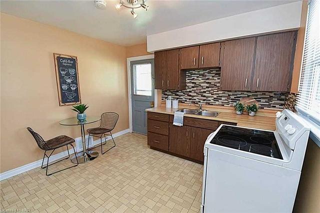 154 High St, House detached with 2 bedrooms, 2 bathrooms and 2 parking in Fort Erie ON | Image 2