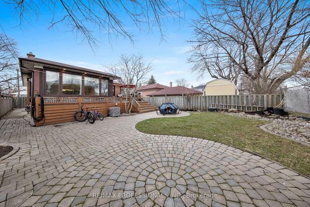 164 Wellesworth Dr, House detached with 3 bedrooms, 2 bathrooms and 5 parking in Toronto ON | Image 24