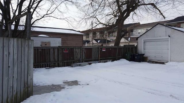 2398 Gerrard St E, House semidetached with 1 bedrooms, 1 bathrooms and 1 parking in Toronto ON | Image 11