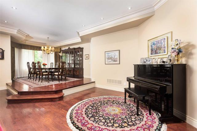 25 Redmount Rd, House detached with 5 bedrooms, 6 bathrooms and 2 parking in Toronto ON | Image 4