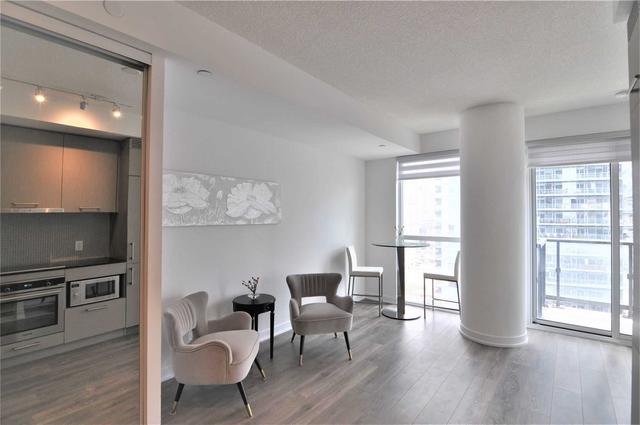2212 - 87 Peter St, Condo with 1 bedrooms, 1 bathrooms and 0 parking in Toronto ON | Image 2