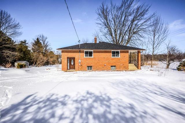 7118 Yonge St, House detached with 3 bedrooms, 3 bathrooms and 4 parking in Innisfil ON | Image 2