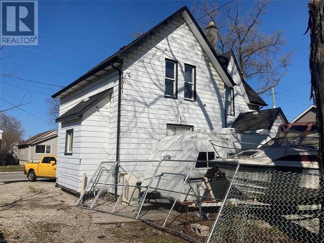 333 Confederation Street, House other with 4 bedrooms, 2 bathrooms and 4 parking in Sarnia ON | Image 2