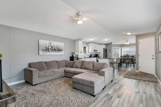 11 Pine Lane, Condo with 3 bedrooms, 2 bathrooms and 3 parking in Puslinch ON | Image 37