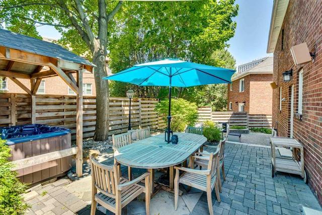 10 Old Mill Terr, House detached with 5 bedrooms, 4 bathrooms and 5 parking in Toronto ON | Image 33