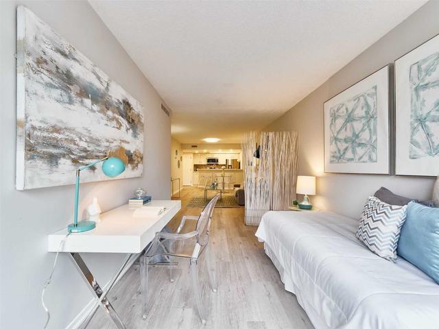 1309 - 1001 Bay St, Condo with 1 bedrooms, 2 bathrooms and 1 parking in Toronto ON | Image 5