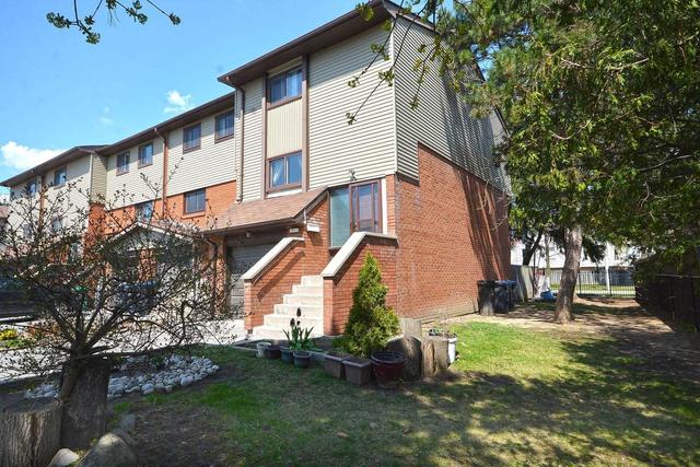 71 Carleton Pl, Townhouse with 3 bedrooms, 2 bathrooms and 2 parking in Brampton ON | Image 12