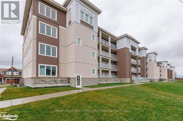 104 - 17 Spooner Cres, Condo with 2 bedrooms, 2 bathrooms and 1 parking in Collingwood ON | Image 1